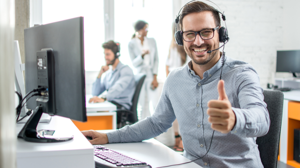 Menjaga Pelanggan Puas dengan Live Customer Service yang Profesional